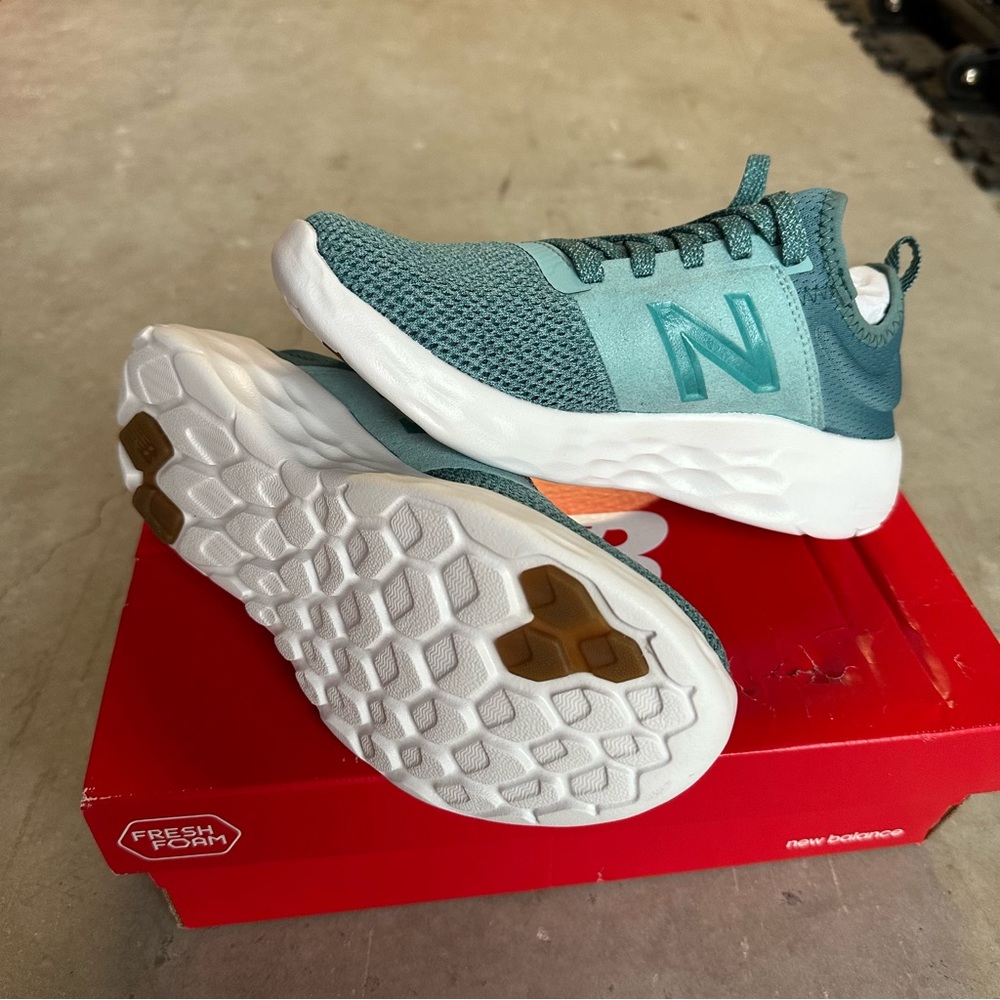 NEW BALANCE WOMENS FRESH FOAM SPORTY V2  RUNNING SHOES SIZE 5 WSPTCB2